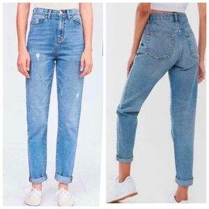 BDG UO High Rise Mom Jeans, Tapered Leg, Medium Wash, Distressed, Size 27.